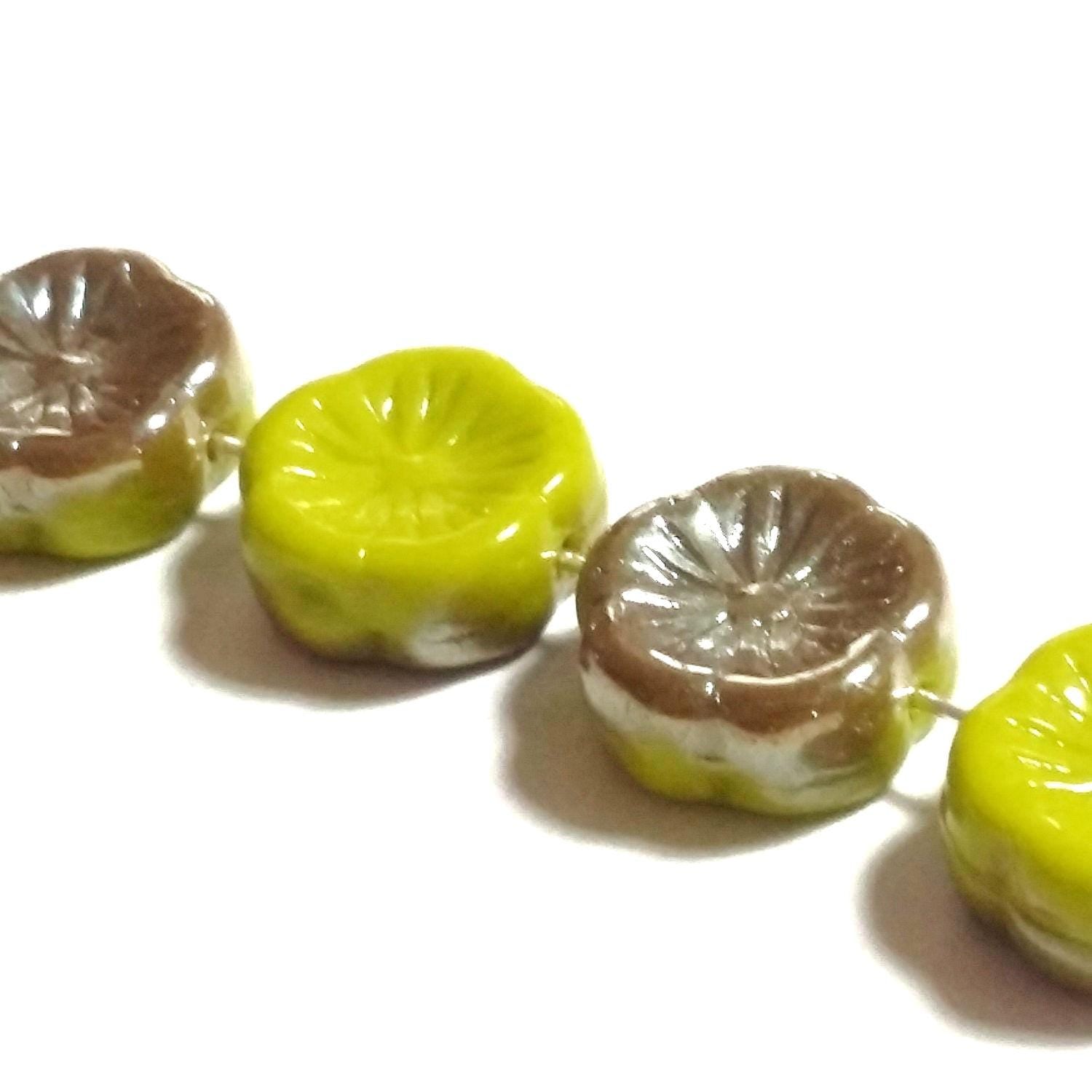Green Metallic Hawaiian Flower Czech Glass 12mm - 6pcs