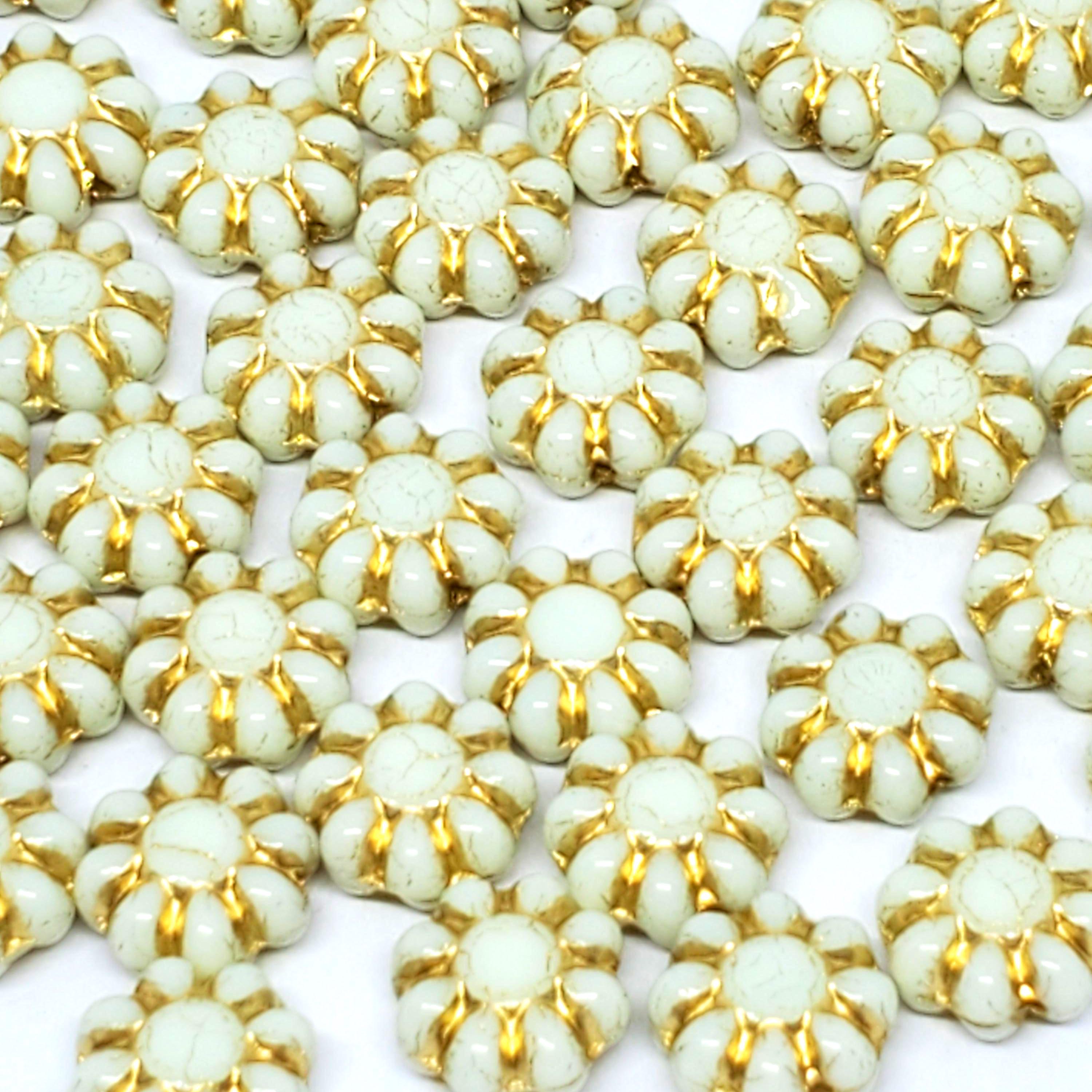 Light Green & Gold Hawaiian Flower Czech Glass 9mm - 10pcs