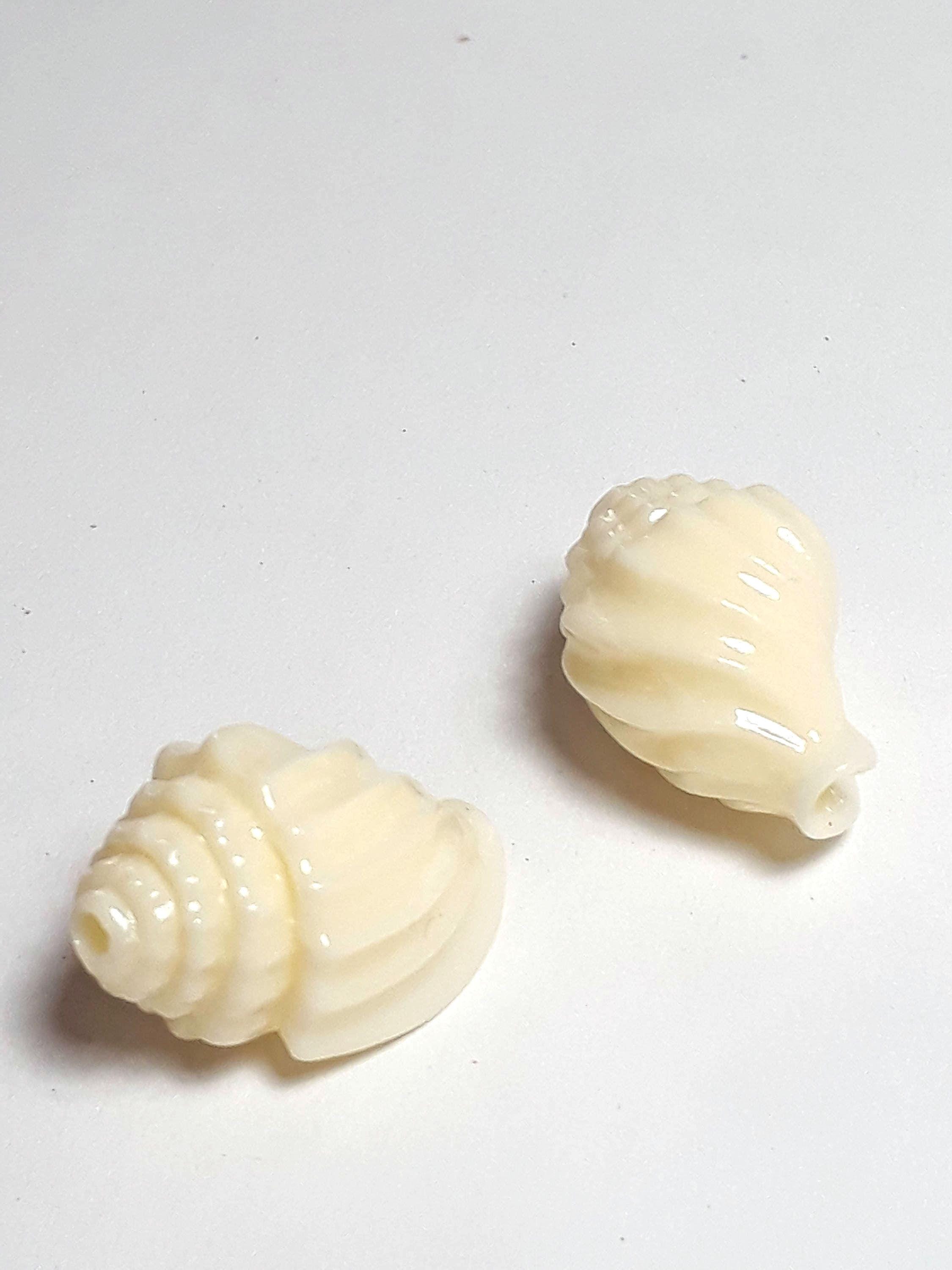 Seashell Cream Coral Conch Seashell 17x13mm - 2pcs